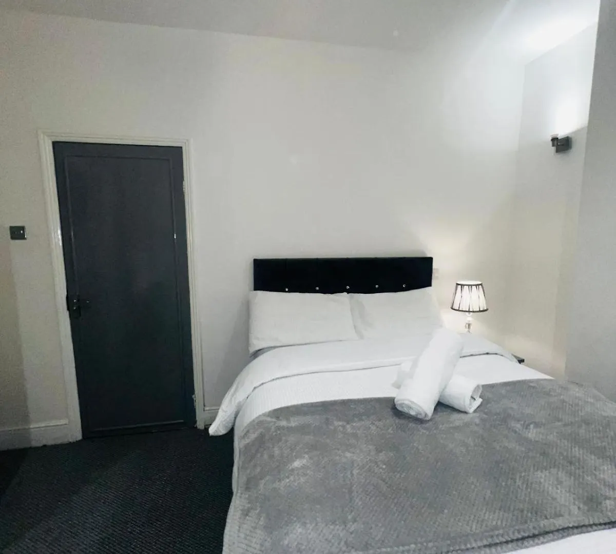 Large 'N' Bright Room Middlesbrough Reino Unido